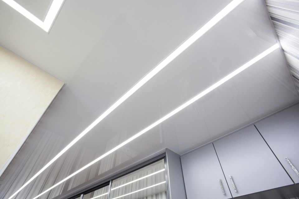 Заказать световые потолки с линией света в г. Волосово